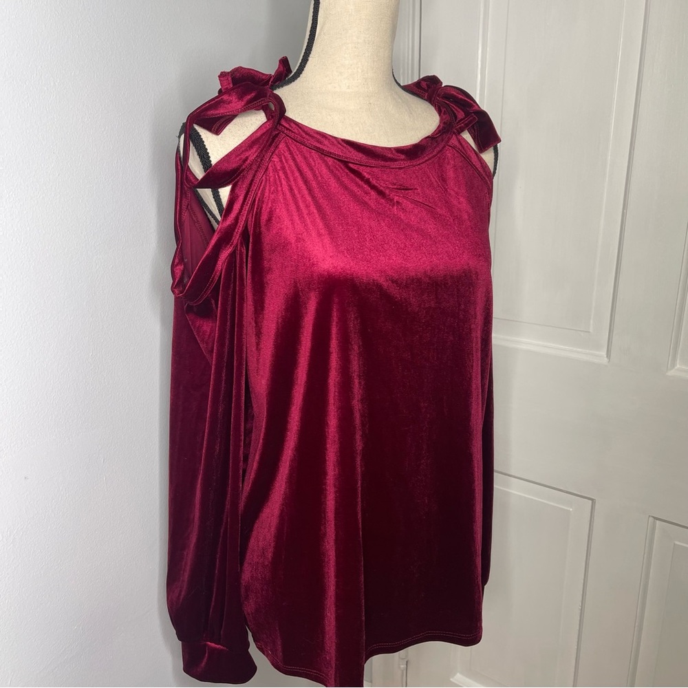 BiBi Red Velvet Tie Shoulder Top Size Large - Picture 4 of 9